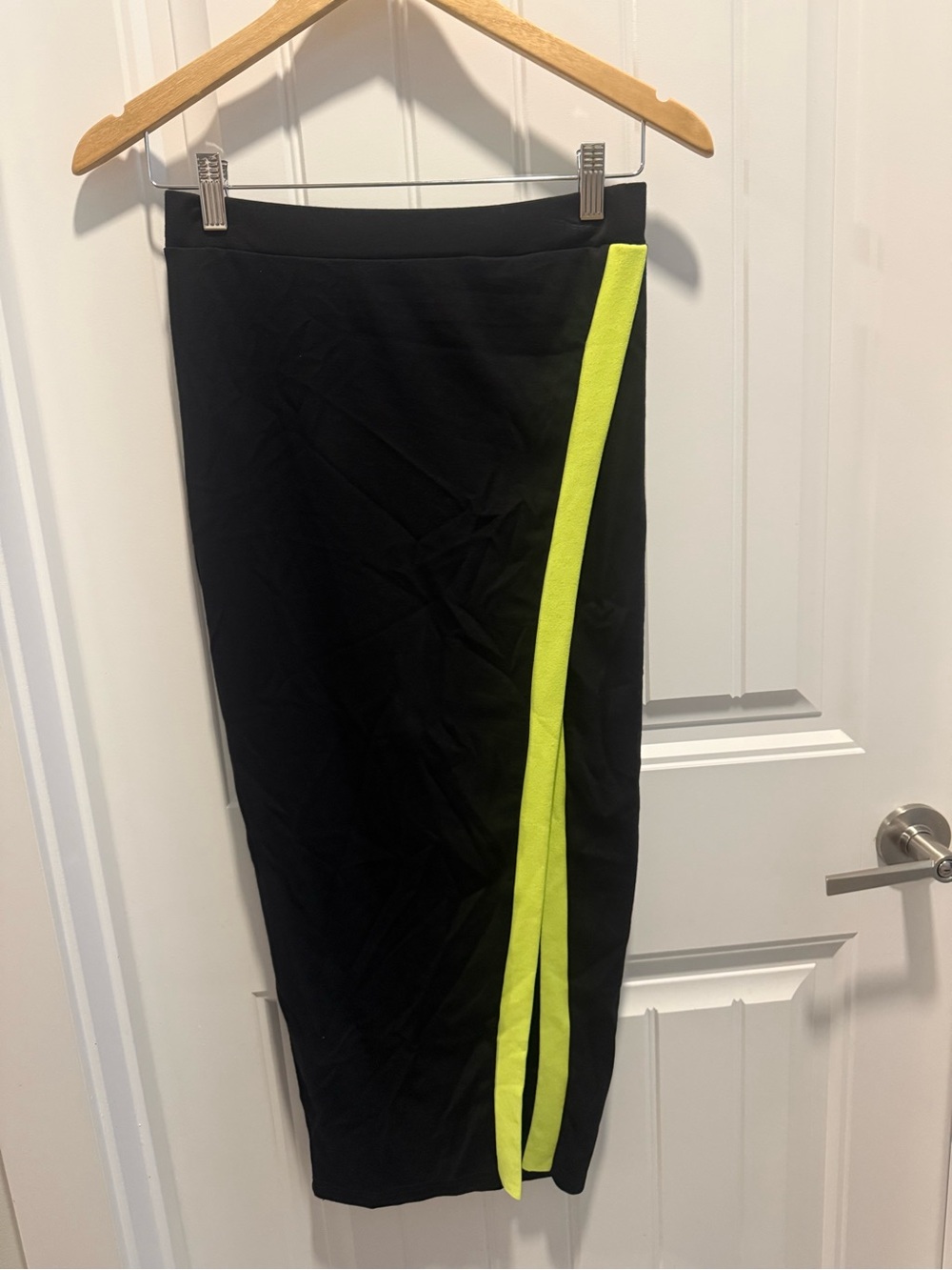 Forever 21 Black Midi Skirt w/Slit Size Small